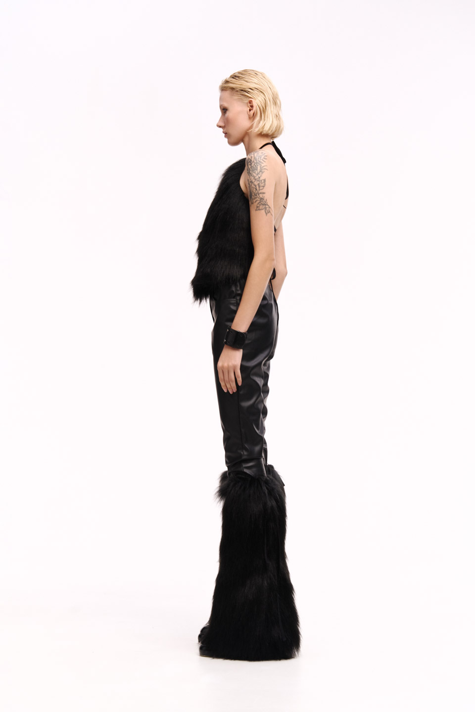 Faux Fur TOP. Self-ties closure